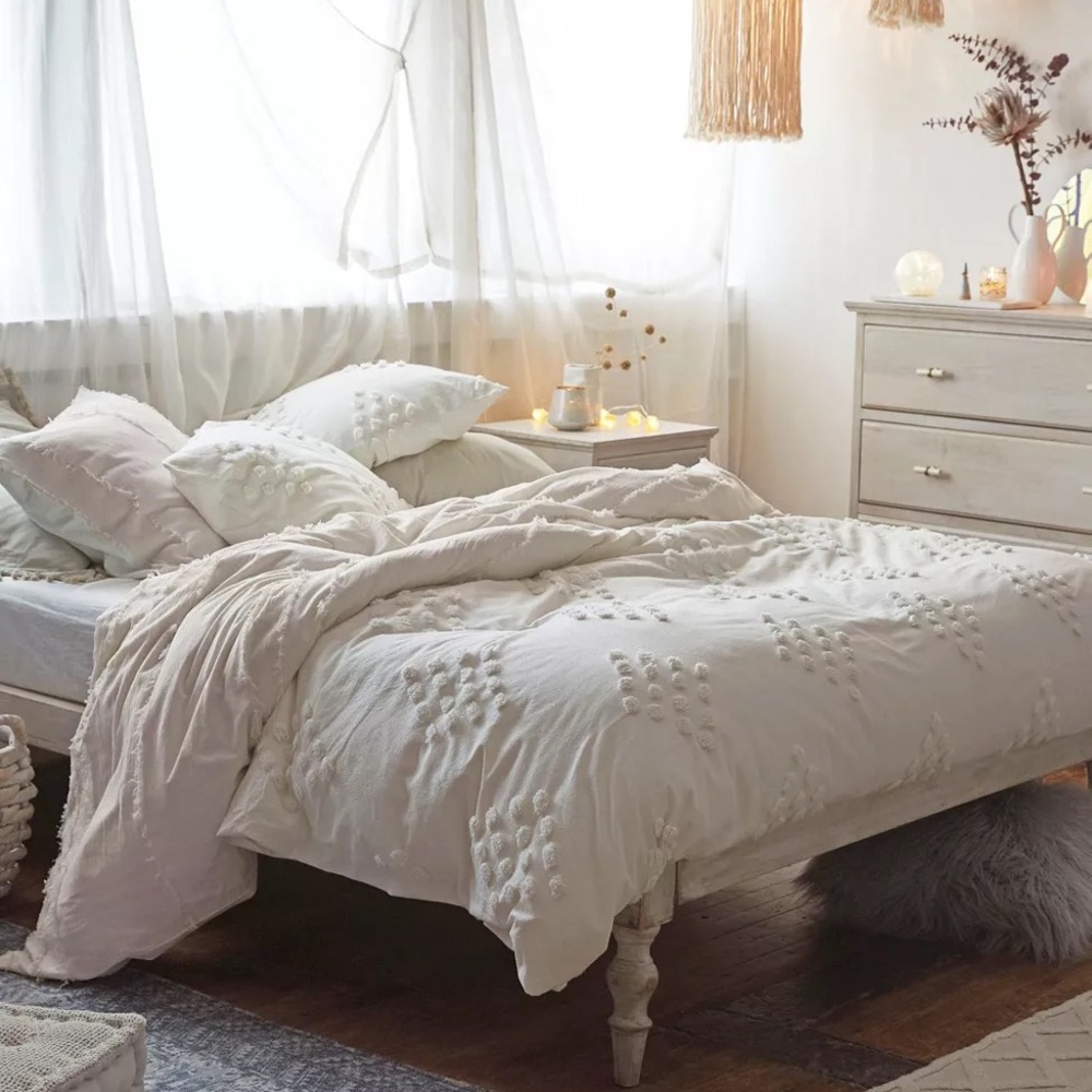 🆕 Urban Outfitters Tufted Geo Duvet Cover